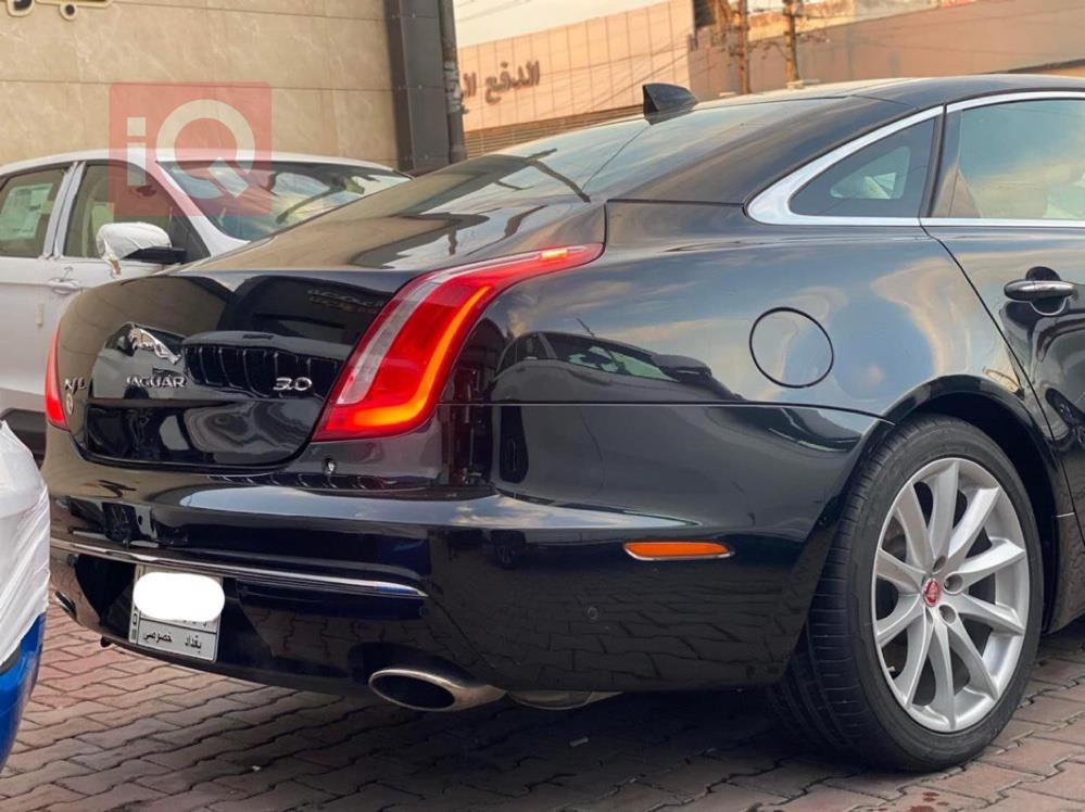 Jaguar XJ